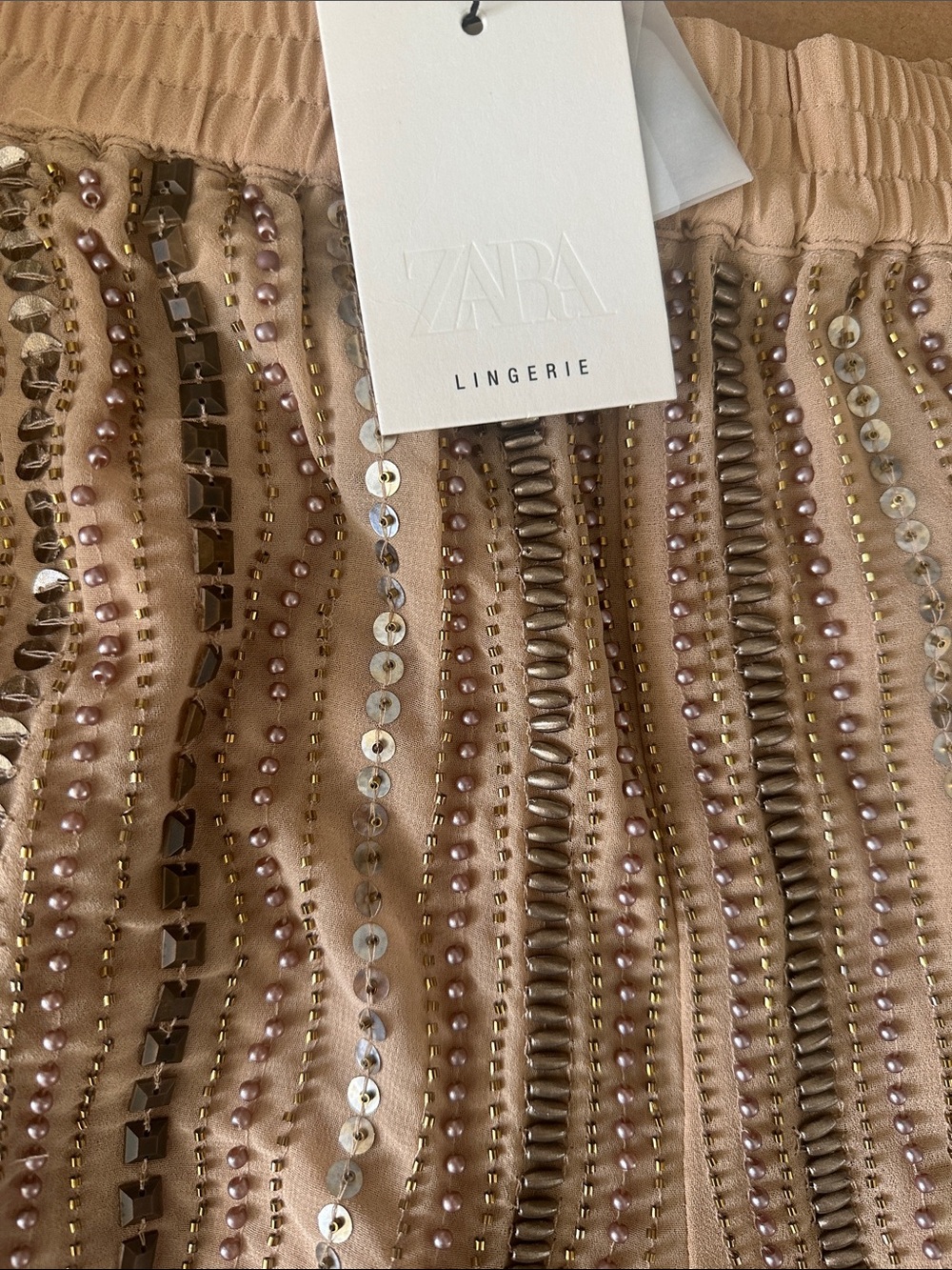 BEADED SEQUIN SHORTS BEIGE 6895/916/710
Zara Tan Embellished Sequin Bermuda - Picture 12 of 13